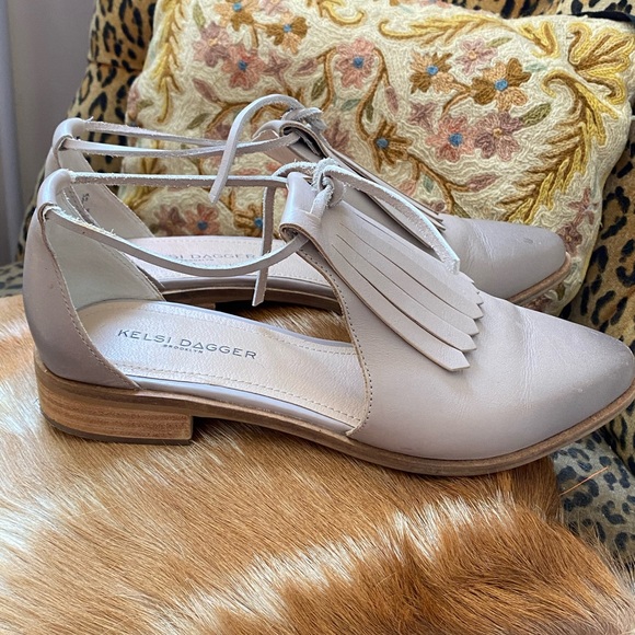 Beautiful Kelsi Dagger fringe flats 36 - Picture 3 of 4